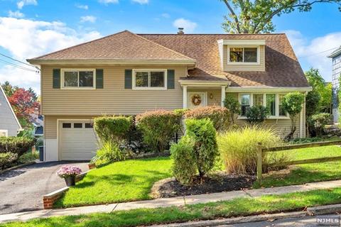 102 Schoonmaker Rd, Teaneck, NJ 07666 photo 1