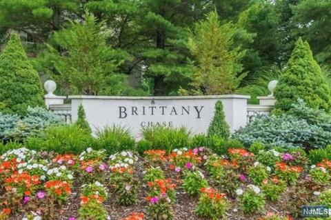 407 Brittany Dr, Wayne, NJ 07470 photo 1