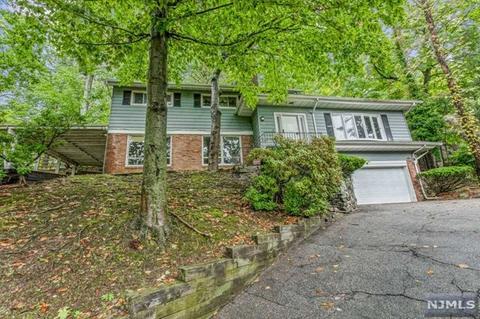 305 E Pines Lake Dr, Wayne, NJ 07470 photo 1