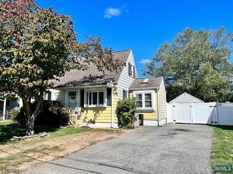 92 Burnside Pl, Wanaque, NJ 07420 photo 1