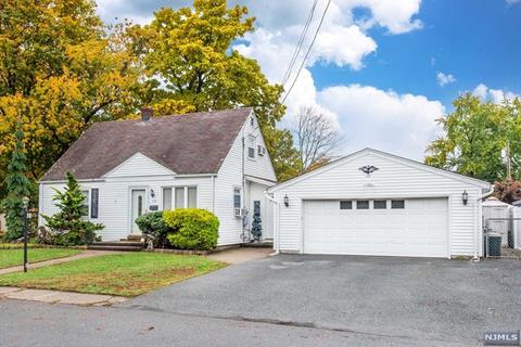 110 Monroe St, Wanaque, NJ 07420 photo 1