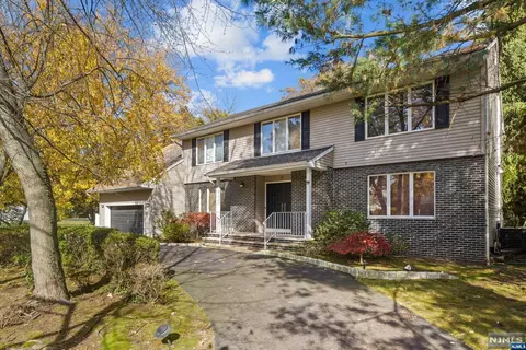 11 Clarkson Ct, Paramus, NJ 07652 photo 1
