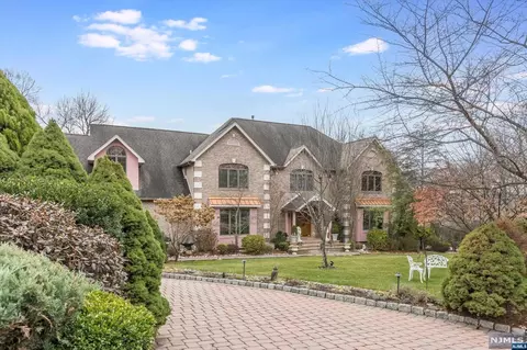 2 Vizcaya Ct, Wayne, NJ 07470 photo 1