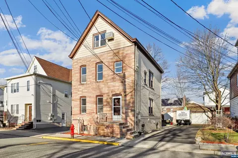 67 Kossuth St, Wallington, NJ 07057 photo 1