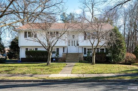 104 Iona Pl, Paramus, NJ 07652 photo 1