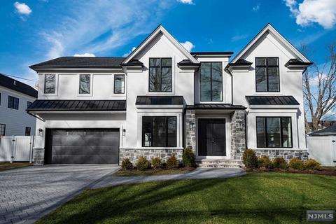 169 Lawrence Dr, Paramus, NJ 07652 photo 1