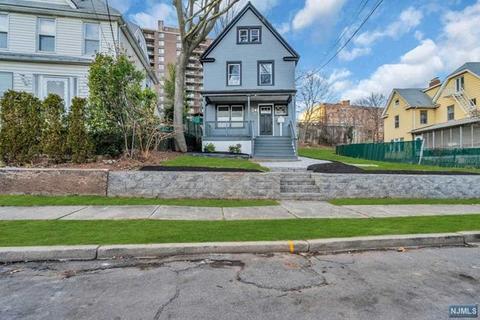 381 Dewolf Pl, Hackensack, NJ 07601 photo 1
