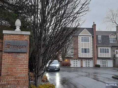 120 Stonegate Trl, Cresskill, NJ 07626 photo 1