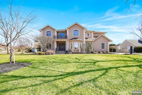 536 Green Valley Rd, Paramus, NJ 07652 photo 1