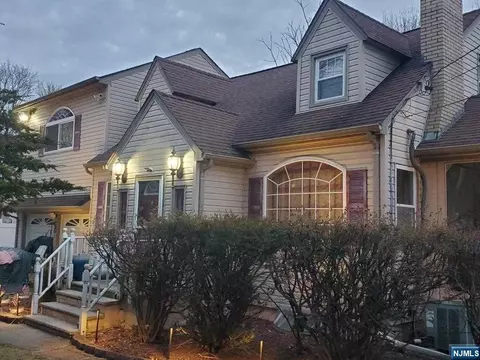 27 Grandview Dr, Wayne, NJ 07470
