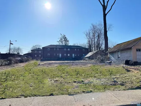 1387 Hill St, Teaneck, NJ 07666