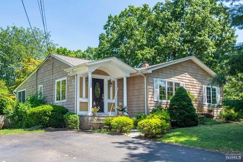 347 Ross Rd, Paramus, NJ 07652 photo 1