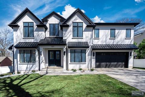327 Ross Rd, Paramus, NJ 07652 photo 1