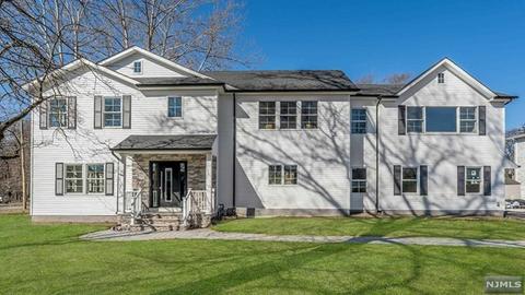 2 Troast Rd, Paramus, NJ 07652 photo 1