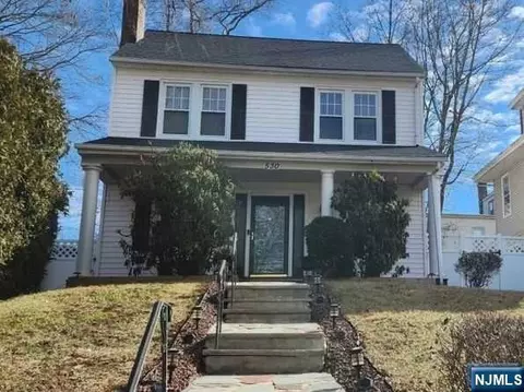 530 Lincoln Ave, Orange, NJ 07050