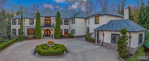 14 Christopher Pl, Saddle River, NJ 07458