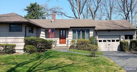 223 Diane Pl, Paramus, NJ 07652 photo 1