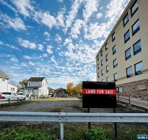 2464 Lemoine Ave, Fort Lee, NJ 07024