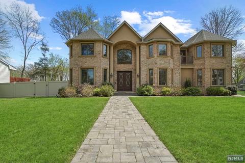 72 Lotus Ln, Paramus, NJ 07652 photo 1