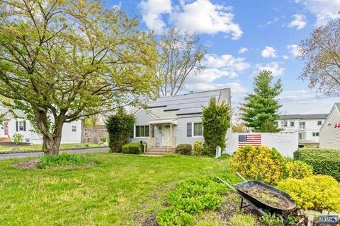 153 Geering Ter, Paramus, NJ 07652 photo 1