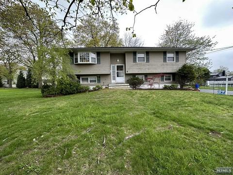 6 Normandy Dr, Wayne, NJ 07470 photo 1