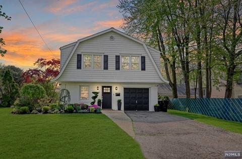 16 Summer Ln, Paramus, NJ 07652 photo 1