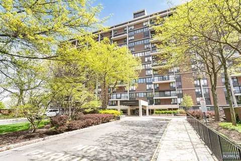 1 Horizon Rd #1015, Fort Lee, NJ 07024