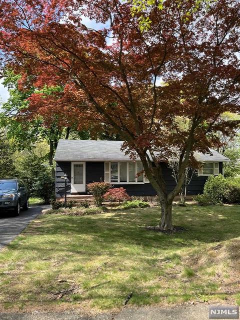 681 Terrace Dr, Paramus, NJ 07652 photo 1