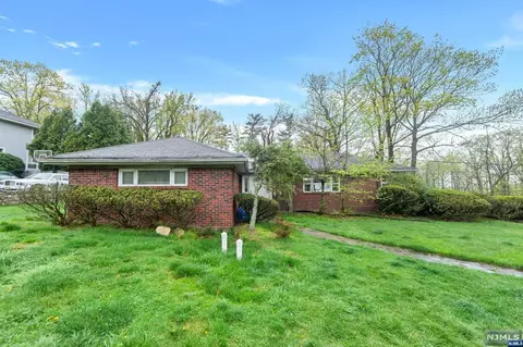 258 E Clinton Ave, Tenafly, NJ 07670