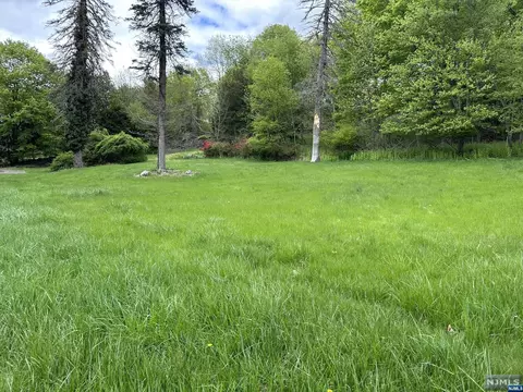 382 E Saddle River Rd, Saddle River, NJ 07458