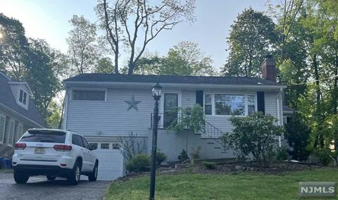 12 E Lake Dr, Wayne, NJ 07470 photo 1
