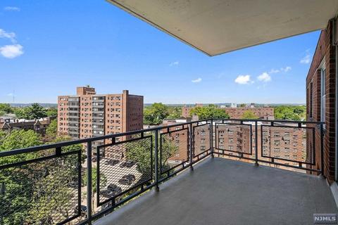 301 Beech St #12B, Hackensack, NJ 07601 photo 1