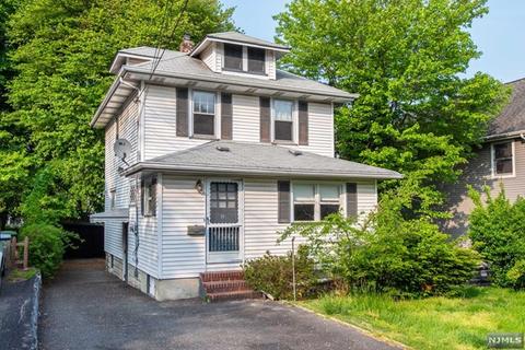 33 Spring Valley Ave, Paramus, NJ 07652 photo 1