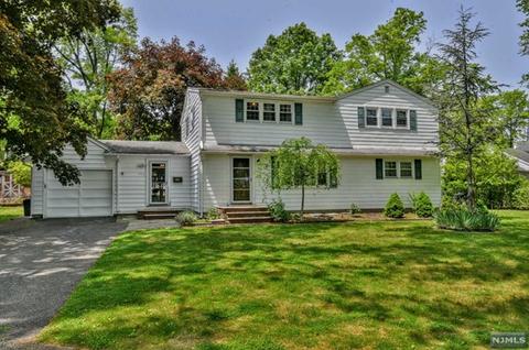 405 Gregory Rd, Paramus, NJ 07652 photo 1