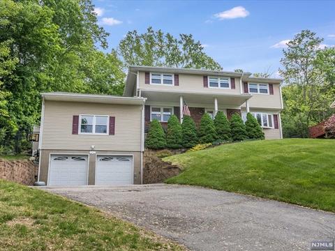 11 Bean Ct, Wanaque, NJ 07465 photo 1