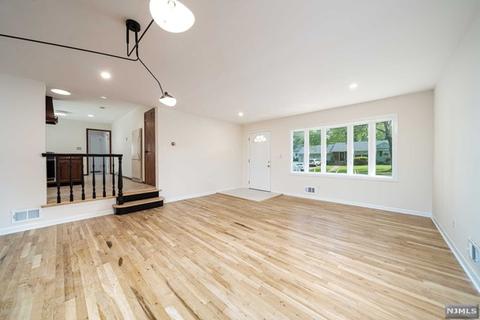 163 Cleenput Ter, Paramus, NJ 07652 photo 1