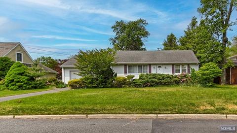 551 Coolidge Pl, Paramus, NJ 07652 photo 1