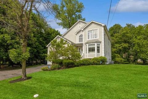 744 Pascack Rd, Paramus, NJ 07652 photo 1