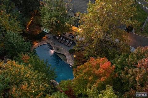 76 Tree Top Dr, Springfield, NJ 07081 photo 1