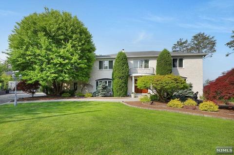 204 Mountain Ave, Hawthorne, NJ 07506