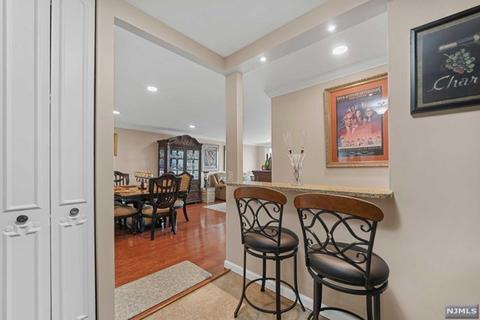 555 North Ave #12V, Fort Lee, NJ 07024