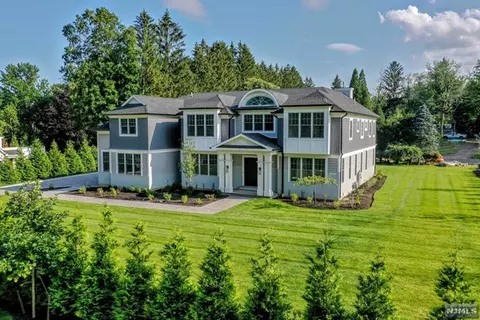 44 Pleasant Ave, Saddle River, NJ 07458