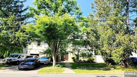 179 Lawrence Dr, Paramus, NJ 07652 photo 1