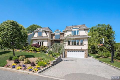 412 Valley View Ave, Paramus, NJ 07652 photo 1