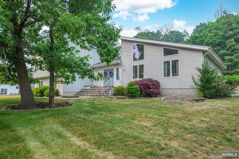 32 Kiwanis Dr, Wayne, NJ 07470 photo 1