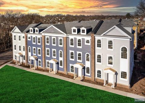 39 Parkside Ln, Teaneck, NJ 07666
