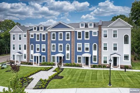 42 Parkside Ln, Teaneck, NJ 07666