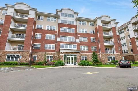2221 Warrens Way, Wanaque, NJ 07465