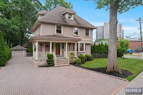 1002 Dearborn Rd, Fort Lee, NJ 07024