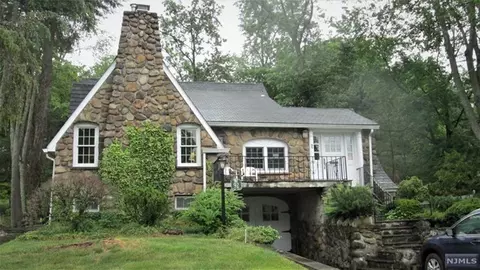92 E Lake Dr, Wayne, NJ 07470 photo 1
